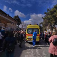 Λυποθυμησε νεαρή στο συλλαλητήριο για τα Τέμπη στην Κοζάνη – Άμεση επέμβαση του ΕΚΑΒ