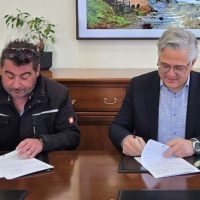 Υπογράφτηκε η σύμβαση για τη συντήρηση και ασφαλτόστρωση του εσωτερικού οδικού δικτύου αρχικού προϋπολογισμού 600.000 ευρώ