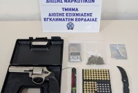 Συνελήφθη 31χρονος για ναρκωτικά, όπλα και βεγγαλικά στην Πτολεμαΐδα