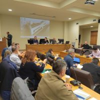 Βίντεο: Ένταση στο Δημοτικό Συμβούλιο Κοζάνης για τη συγχώνευση του Ληξιαρχείου – Διακόπηκε προσωρινά η συνεδρίαση