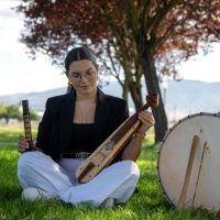 Σοφία Τρικελίδου & Γωγώ Καραφυλλίδου: Η ποντιακή παράδοση ζωντανεύει με το νέο τους τραγούδι  «Τ’ αρνί μ’ έν’ φωταχτέρ’»