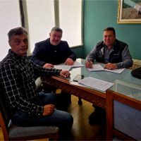 Υπογραφή σύμβασης για την αποκατάσταση βλαβών σε τεχνικά της επαρχιακής οδού Τρανοβάλτου – Ελάτης