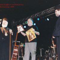 Φωταγωγημένος στον ουρανό: Ο Διονύσης Σαββόπουλος ταξιδεύει στην αιωνιότητα με τα τραγούδια του – Γράφει ο παπαδάσκαλος Κωνσταντίνου Ι. Κώστας