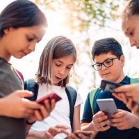 Φραγή στα social media για ανήλικους κάτω των 15 ετών: Η Ελλάδα ετοιμάζει περιορισμούς και γονεϊκό έλεγχο