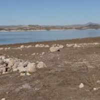 Έπεσε η στάθμη της λίμνης Πολυφύτου και αποκαλύφθηκαν ανασκαφικές τομές που είχαν γίνει πριν από δεκάδες χρόνια