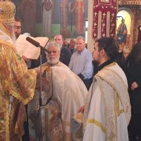 Αρχιερατική Θεία Λειτουργία στη Μεσιανή – Χειροθεσία σε Πρωτοπρεσβύτερο του π. Νικολάου Κανταρτζή από τον Μητροπολίτη Σερβίων & Κοζάνης κ. Παύλο