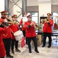 Χριστουγεννιάτικη χαρά και κάλαντα στο γραφείο του Δημάρχου Σερβίων – Δείτε φωτογραφίες