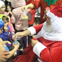 Ο Άγιος Βασίλης μοίρασε δώρα, χαμόγελα και χαρά στους αθλητές της Κολυμβητικής Ένωσης Κοζάνης στην Χριστουγεννιάτικη Γιορτή!