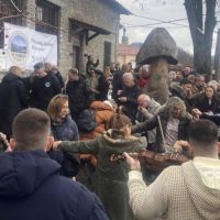 ‘Πήραν φωτιά’ τα καζάνια στη Γιορτή Γουρνοχαράς στη Λάβδα Γρεβενών – Μεγάλο γλέντι με πλήθος κόσμου – Δείτε φωτογραφίες & βίντεο