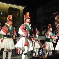 Συνάντηση Μωμόγερων στην κεντρική πλατεία Κοζάνης – Μια μοναδική στιγμή για το έθιμο του Δωδεκαημέρου – Δείτε φωτογραφίες & βίντεο