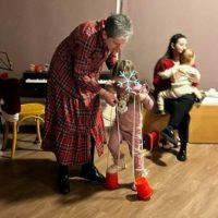 “Το Μαγαζάκι στη Γωνία”: Μια παραμυθένια Κυριακή γεμάτη ήρωες, φαντασία και αλληλεγγύη – Δείτε φωτογραφίες