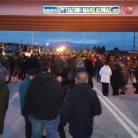 Μαζική συμμετοχή στο μπλόκο Φιλώτα – Κλιμακώνουν τις κινητοποιήσεις οι αγρότες