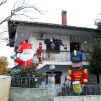 Βαθύλακκος Σερβίων: Το «Σπίτι των Χριστουγέννων» με 35.000 λαμπάκια