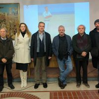 Κοζάνη: Πραγματοποιήθηκε η παρουσίαση του βιβλίου «Πορτρέτα του Κώστα Ντιό» – Η Παρέμβαση τίμησε τον Κώστα Ντιό με τον «Σακελλάριο Έπαινο»