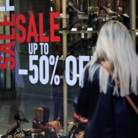 Πρεμιέρα για τις χειμερινές εκπτώσεις 2026 – Τι να προσέξουν καταναλωτές και έμποροι