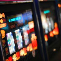 Live Casino Games vs Slots: Πώς Διαφέρει το RTP για Έλληνες Παίκτες σε Κάθε Κατηγορία
