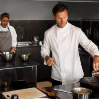 Ποιος είναι ο απαραίτητος εξοπλισμός για κάθε επαγγελματική κουζίνα