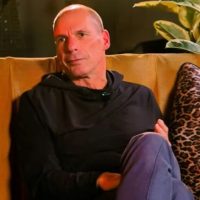 Βαρουφάκης: Έχω πάρει ecstasy και χόρευα επί 16 ώρες, θα ήθελα να δω τη Μέρκελ μαστουρωμένη – Βίντεο