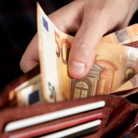 Αυξήσεις στους μισθούς: Σε πλήρη εφαρμογή οι νέες φορολογικές κλίμακες – Ποιοι ωφελούνται και πόσο