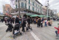 Βούλιαξε από κόσμο η Κοζάνη το μεσημέρι του Σαββάτου της Μ. Αποκριάς – Δείτε φωτογραφίες & βίντεο