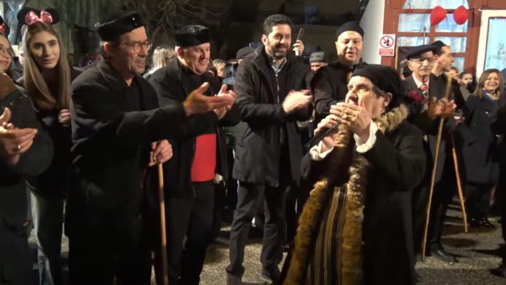 Με πολύ κέφι το αποκριάτικο γλέντι στον Φανό Μπουγδανάθκα – Δείτε το βίντεο