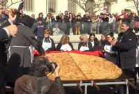 Βίντεο: Τα Παρταλόπλα χτύπησαν κορυφή με το τρανύτερο κιχί για μια ακόμη χρονιά!