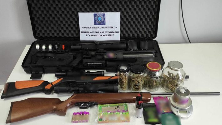 Κοζάνη: Σύλληψη 51χρονου για ναρκωτικά, όπλα και κροτίδες – Κατασχέθηκαν κάνναβη, κοκαΐνη και ζυγαριά ακριβείας