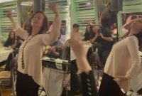 Βίντεο: Το ζεϊμπέκικο της Άννας Διαμαντοπούλου στην Κοζάνη -Ευχήθηκε καλές απόκριες