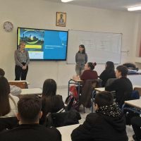 Με επιτυχία ολοκληρώθηκαν οι εκπαιδευτικές επισκέψεις σε σχολεία της Κοζάνης για τη μετάβαση και την πολιτιστική ταυτότητα της Δυτικής Μακεδονίας