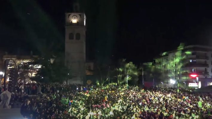 Βίντεο: Κοσμοσυρροή στο Party Νεολαίας της Κοζανίτικης Αποκριάς 2026