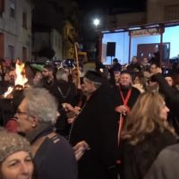 Βίντεο: Το άναμμα και το γλέντι του Φανού Λάκκος τ΄ Μάγγαν