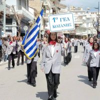 Με λαμπρότητα ο εορτασμός της 25ης Μαρτίου στην Κοζάνη – Δείτε φωτογραφίες από την παρέλαση