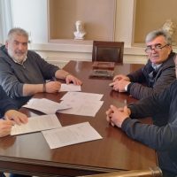 Υπογραφή σύμβασης για την κατασκευή γηπέδου ποδοσφαίρου 5×5 στην Τ.Κ. Αναρράχης