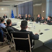 Περιφέρεια Δυτικής Μακεδονίας: Έναρξη εργασιών για τις υποδομές εγκατάστασης εξομοιωτή πυρκαγιάς σε αεροσκάφος στην Σχολή Πυροσβεστών Πτολεμαΐδας