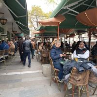 Δεύτερη μέρα του Πάσχα: Πασχαλινοί καφέδες στο κέντρο της Κοζάνης – Δείτε φωτογραφιες