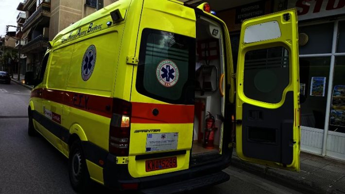 Πτώση ηλικιωμένου άνδρα στην οδό Γκέρτσου στην Κοζάνη – Άμεση κινητοποίηση των πολιτών και ΕΚΑΒ στο σημείο