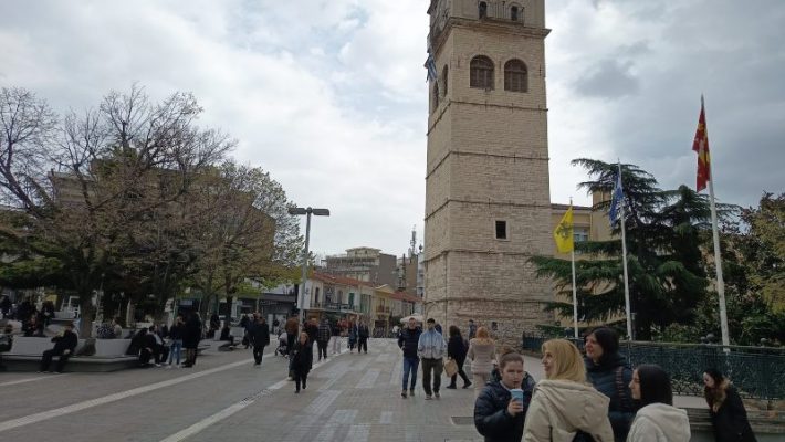 Τα τελευταία Πασχαλινά ψώνια των Κοζανιτών – Αυξημένη κίνηση στους δρόμους της Κοζάνης 