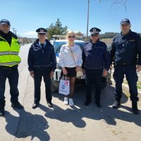 Πασχαλινά αυγά, φυλλάδια και ευχές μοίρασε η Τροχαία Κοζάνης στο Δρέπανο – Δείτε βίντεο και φωτογραφίες