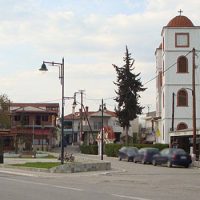 Επικίνδυνη κατάσταση στην επαρχιακή οδό Βαθυλάκκου – Λευκάρων: Καταγγελίες για ταχύτητες δίπλα σε σχολείο και παιδικές χαρές