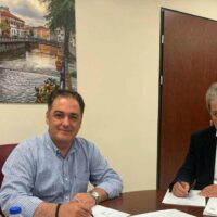 Υπεγράφη η σύμβαση της Περιφέρειας και του Δήμου Κοζάνης για κατασκευή γηπέδου αντισφαίρισης στο Βατερό