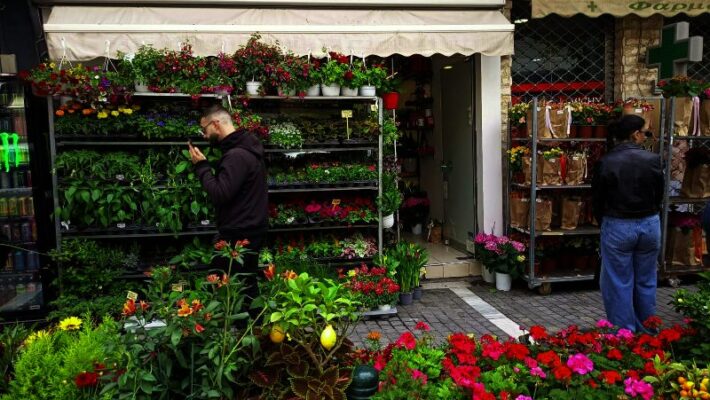 Η Γιορτή της Μητέρας στην Κοζάνη: Σε πρώτο πλάνο λουλούδια, ευχές και γλυκά – Ουρές σε ανθοπωλεία και ζαχαροπλαστεία