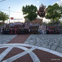 Το χορευτικό των Γρεβενιωτών Κοζάνης στις Αμυγδαλιές Γρεβενών για τον αποχαιρετισμό της πασχαλιάς