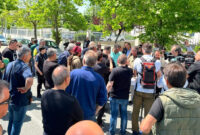 Κοζάνη: Διαμαρτυρία αγροτών και κτηνοτρόφων έξω από την Περιφέρεια Δυτικής Μακεδονίας