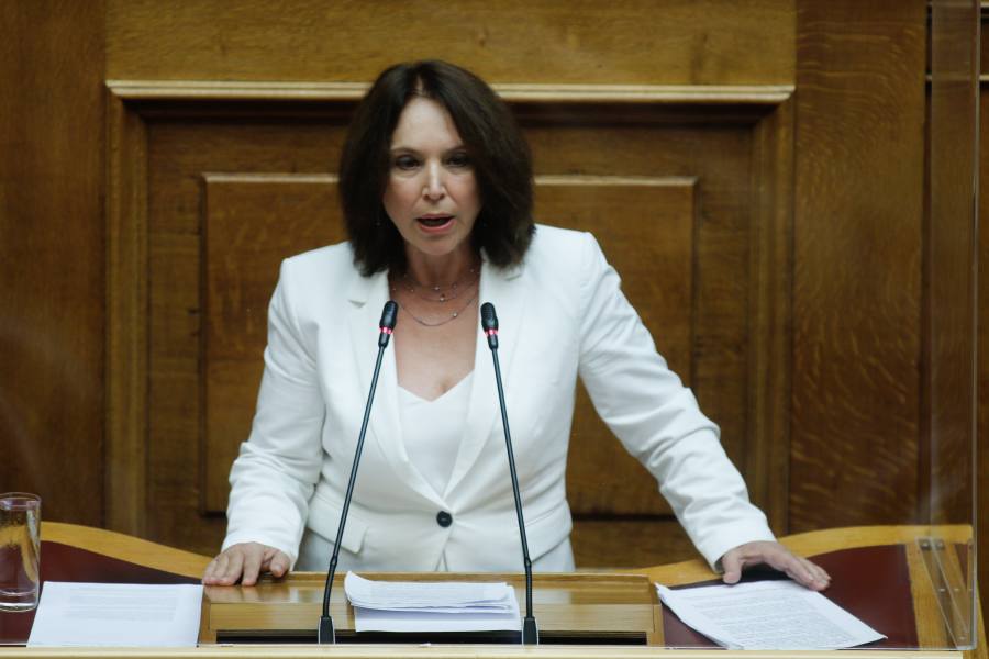 Η Καλλιόπη Βέττα μιλά στη Βουλή