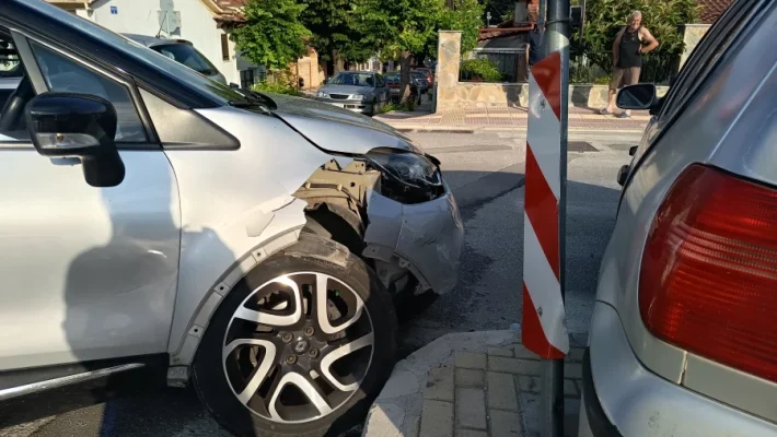 Κοζάνη: Σφοδρή σύγκρουση αυτοκινήτων στην οδό Κων. Καραμανλή – Δείτε βίντεο και φωτογραφίες