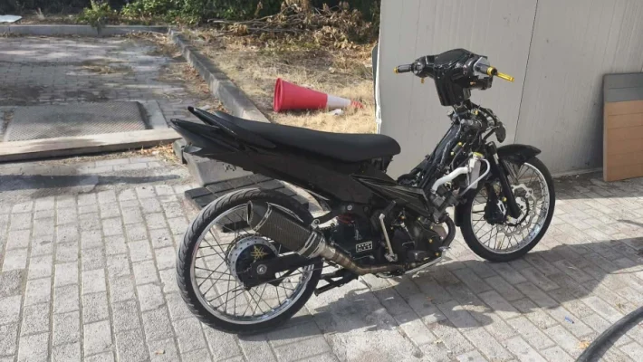 Καταδίωξη 18χρονου μηχανόβιου στα Κοίλα Κοζάνης – Δεν σταμάτησε σε έλεγχο της Αστυνομίας, συνελήφθη για σωρεία παραβάσεων