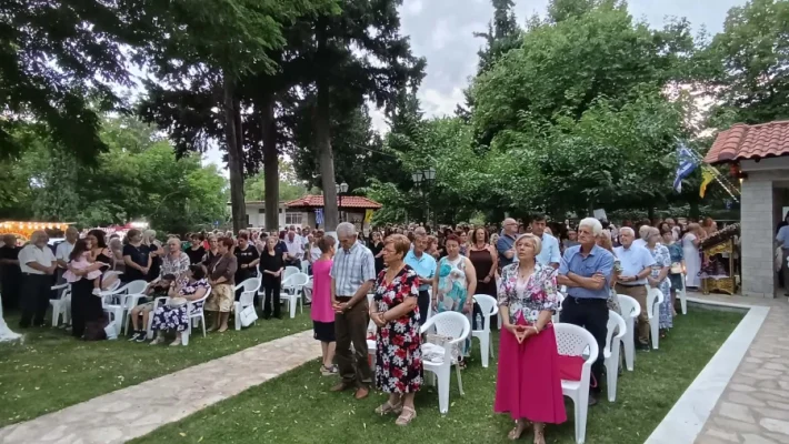 Πλήθος πιστών στο Ιερό Εξωκλήσι της Παναγίας στην Κοζάνη για τον εορτασμό της Κοιμήσεως της Θεοτόκου – Δείτε βίντεο και φωτογραφίες