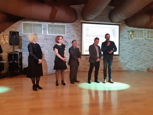 87231426 10221529251320457 271741064694464512 n